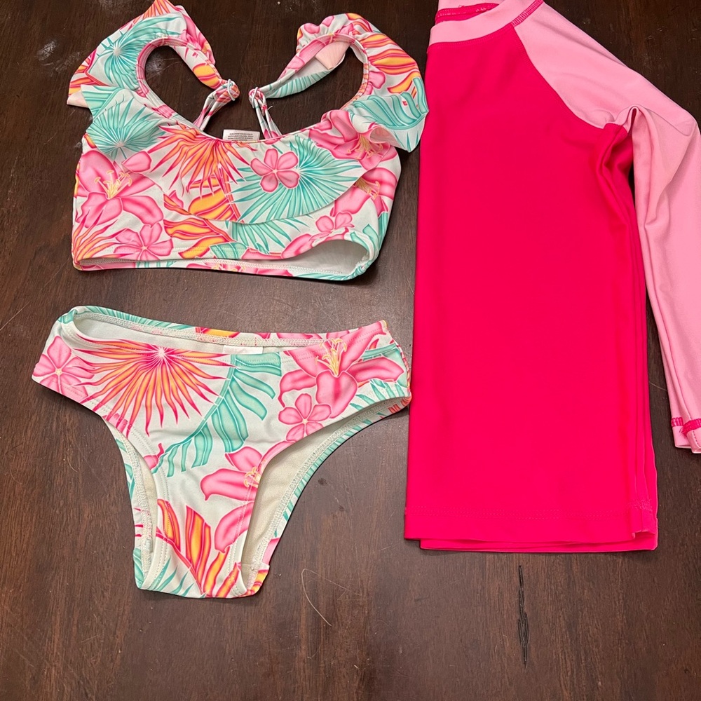 2 Piece Swimsuit with Rashguard